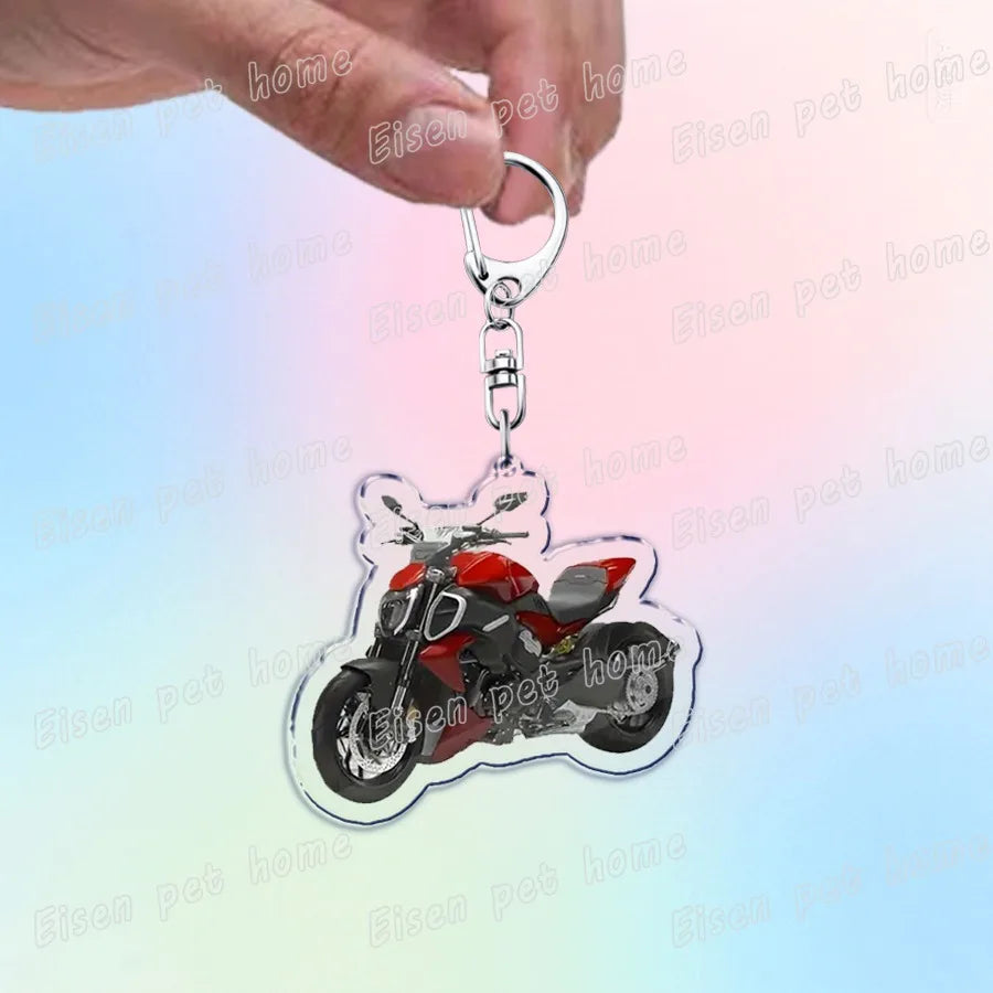 Motorcycle Helmet Keychain – Rider Gift & Bag Charm Accessory